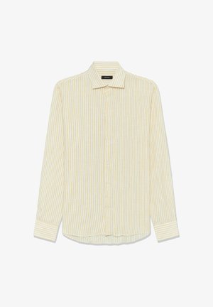 Cămașă cu mânecă lungă cu nasturi, cu dungi verticale galbene și albe, guler larg și mansete cu nasturi, prezentată întinsă pe un fundal alb.