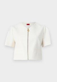 Λευκό κοντομάνικο μπουφάν με υφή υφάσματος, μπροστινό φερμουάρ με χρυσό κρίκο και δύο μπροστινές τσέπες με ρέλια.