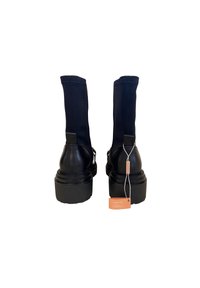 Alma en Pena Botines bajos - black