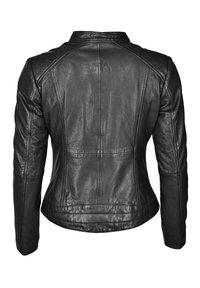 Svart läderjacka med en figurnära design, vadderade axeldetaljer och en hög krage. Slät textur med synliga sömdetaljer.