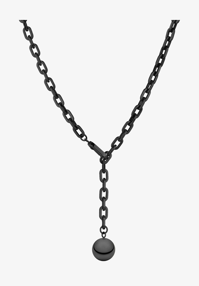 Sorte metal kæd necklaces med forlængede led, en central dråbeaccent og en cirkulær vedhæng i enden, alt sammen i en mat finish.