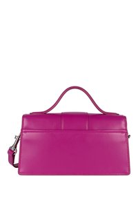 Sac à main en cuir magenta au design structuré, avec une poignée supérieure et une bandoulière amovible. Présente des lignes épurées et une texture lisse.