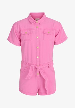 Rosa denim jumpsuit med korte ærmer, to brystlommer, knaplukning foran og belte i taljen. Har guld-tonede knapper og en glat tekstur.