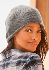 LASCANA Beanie - hellgrau