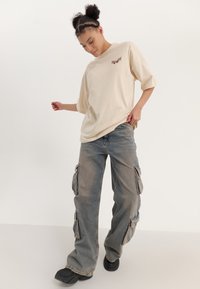 Thumbnail Image 2