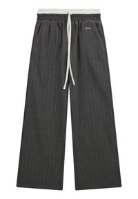 Pantaloni a gamba larga in tessuto grigio scuro a righe, con vita elastica e cordoncino crema, e tasche laterali. Dettaglio del logo dorato.