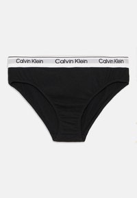 Fekete pamut bikini alsó, fehér elasztikus derékpánttal, rajta a "Calvin Klein" logóval, sima textúrával és klasszikus szabású dizájnnal.