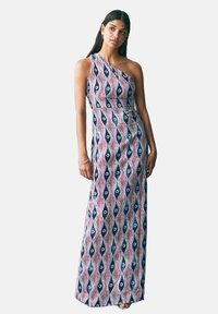 Rochie maxi cu o singură umăr, dintr-un material cu modele, având designuri ondulate în nuanțe de roz, bleumarin și verde. Material ușor, cu o siluetă fluidă.