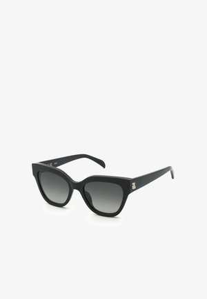 Czarne okulary przeciwsłoneczne w stylu cat-eye z ciemnymi gradientowymi soczewkami i małym metalowym detalem misia na zausznikach.