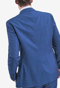 Blaues Sakko aus strukturiertem Stoff, mit einem Schlitz hinten und Knopfdetails an den Ärmeln. Sauberes Design, taillierte Passform.