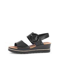 Zwarte lederen sandaal met een open teen, brede strap over de voet en een verstelbare enkelband. Bevat een ronde accent en een wigzool.