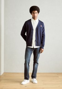 Scotch & Soda CORE THE FREE SPIRIT PEACE BIRD CARDIGAN - Vesta na kopčanje - navy