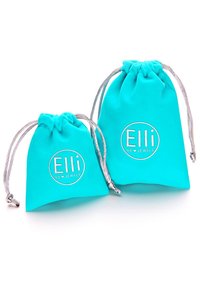 Sacchetti in turchese con cordoncino, uno più grande e uno più piccolo, con un logo argento "Elli" e "WE ♥ JEWELS" impresso sul davanti.