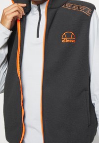 Ellesse Väst - black