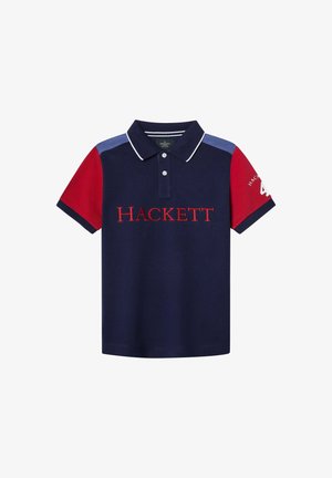 Navyblauw poloshirt met rode en blauwe accenten, twee-knopen knoopsluiting, witte bies, geborduurd "HACKETT" logo in het rood aan de voorkant.