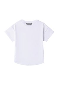 Camiseta blanca de manga corta con cuello redondo y dobladillo redondeado. Presenta una etiqueta negra con "ROY ROGERS" en la parte posterior. Tela de algodón suave.