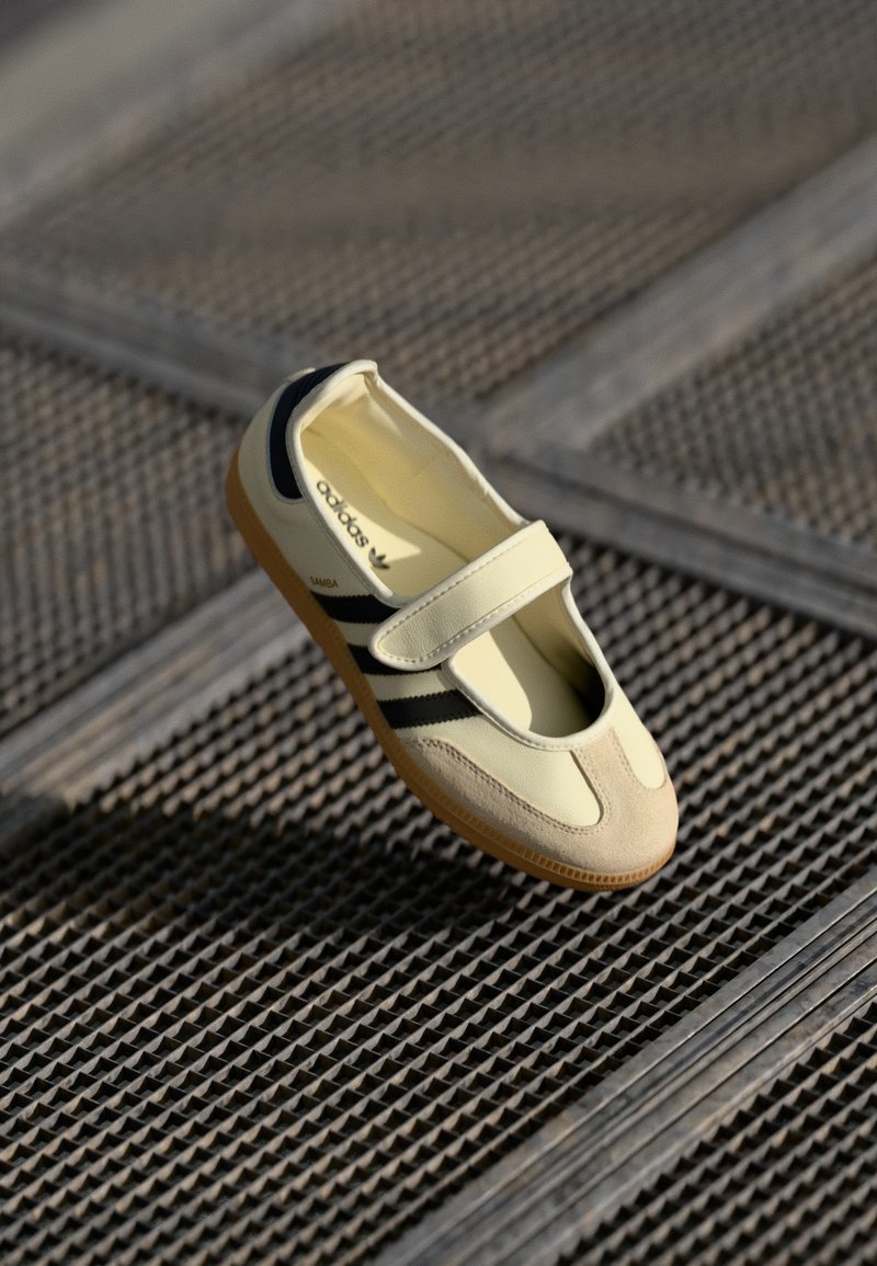 adidas Originals SAMBA JANE - Bailarinas con hebilla - cream white/core black