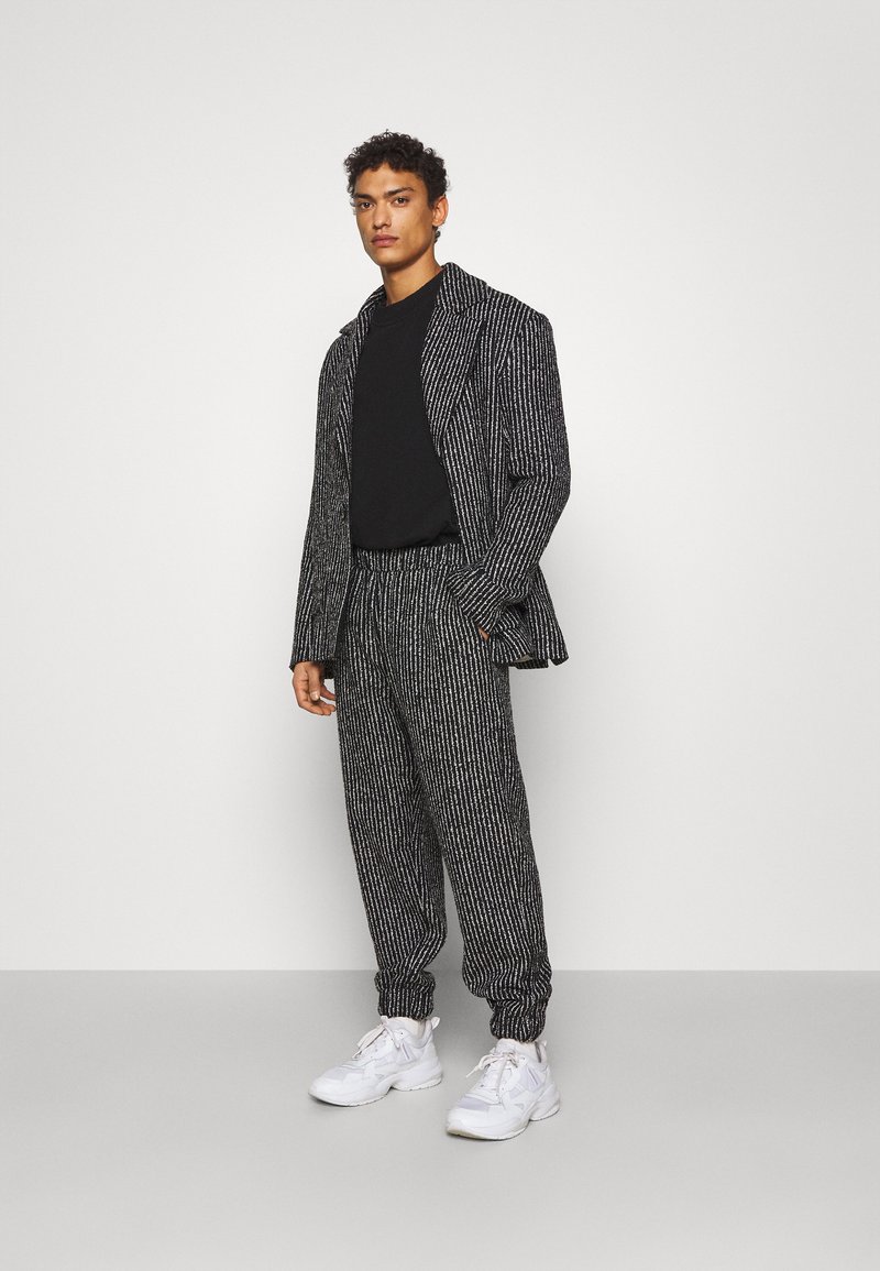 Herren Bekleidung | GUNTHER LA VESTE ARCADE UNISEX Blazer black/white/schwarz - VP45135 Herren Bekleidung | GUNTHER LA VESTE ARCADE UNISEX Blazer black/white/schwarz - VP45135