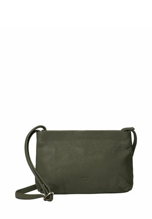Kožená crossbody taška v oliva zelenej farbe, s textúrovaným povrchom, nastaviteľným popruhom a minimalistickým dizajnom s jemným logom.