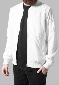 Urban Classics Bomberjacka - white