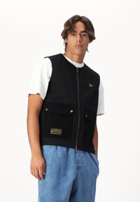 New Era UTILITY VEST - Vest - black