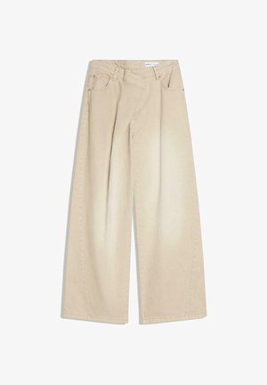 Beige Hosen mit weitem Bein, Vordertaschen, Gürtelschlaufen und hohem Bund, flach auf weißem Hintergrund ausgelegt.