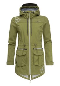 Veste d'extérieur verte avec capuche, fermeture éclair avant, deux poches latérales, deux poches poitrine et éléments réfléchissants sur les épaules.