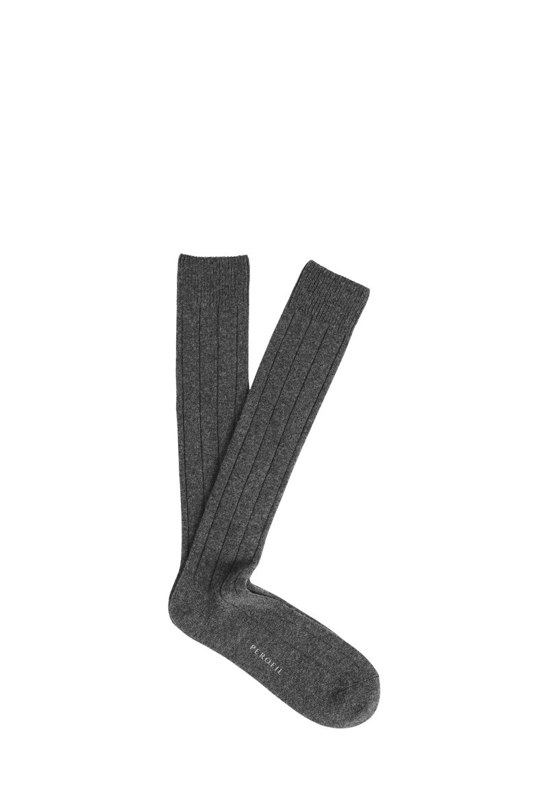 Calze grigie al ginocchio con una texture a coste, caratterizzate da una punta liscia e con il nome del marchio "PEROFIL" tessuto sulla suola.
