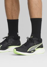 Puma Zapatillas running asfalto - black fizzy apple