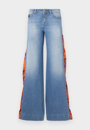 Jeans a gamba larga in denim azzurro chiaro con pannelli laterali in satin arancione con un motivo floreale, e un classico design a cinque tasche.