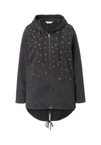 Sudadera negra con cremallera y capucha, que presenta adornos de estrellas plateadas y un dobladillo trasero más largo. Material suave con cordón en la cintura.
