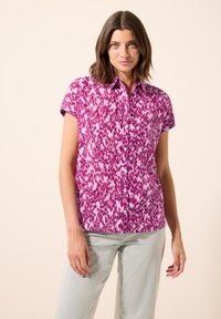 Korte mouwen button-up shirt van een lichte stof, met een roze en witte abstracte print. Gekraagde ontwerpen, relaxte pasvorm.