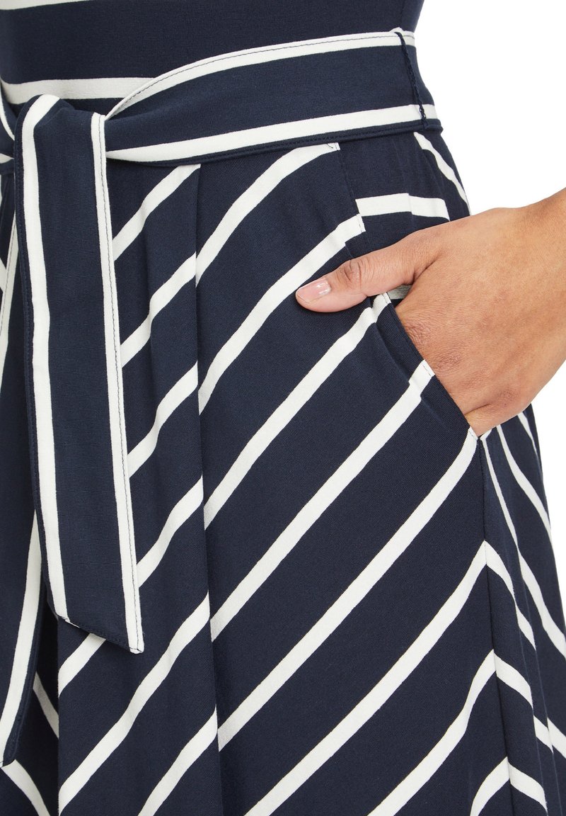 Damen Freizeitkleider | Betty Barclay Freizeitkleid dunkelblau weiß/blau - ES60007 Damen Freizeitkleider | Betty Barclay Freizeitkleid dunkelblau weiß/blau - ES60007