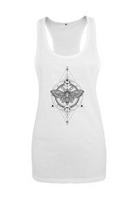 Hvid tanktop med et sort grafisk design af en møl inden for geometriske former og himmelske elementer, herunder trekanter og cirkler.
