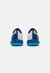 Mizuno WAVE ENFORCE COURT - Teniški copati za različne podlage - white/estate blue/river blue