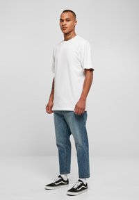 Urban Classics CROPPED TAPERED  - Jeans Tapered Fit - middeepblue
