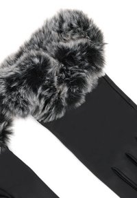 Crne kožne rukavice s sivim umjetnim krznom na manžetama, glatke teksture, uskog dizajna i dugačkih prstiju. Ne sadrže vidljive dijelove ili ukrase.