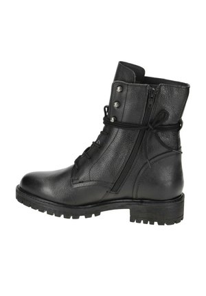 Černá kožená kotníková bota na tkaničky se bočním zipem a robustní podrážkou, detailním prošitím a uvázanými tkaničkami kolem horní části holeně.