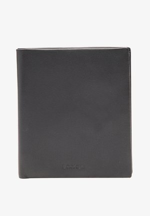 Billetera de cuero negro, diseño plegable, acabado texturizado, logo en relieve en la parte frontal, doble costura en los bordes, forma cuadrada con interior suave.