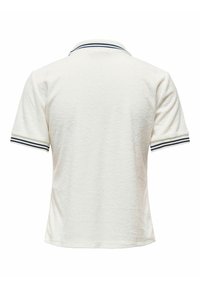 Kurzarm-Poloshirt in Weiß aus strukturiertem Stoff, mit einem gerippten Kragen und Ärmelabschlüssen in Marineblau. Rückansicht, keine sichtbaren Logos.