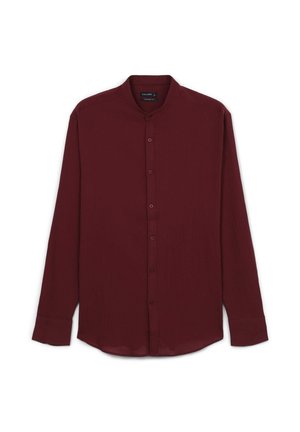 Camicia a maniche lunghe bordeaux con colletto alla cinese e chiusura frontale a bottoni. Realizzata in un tessuto leggero e testurizzato con una vestibilità ampia.