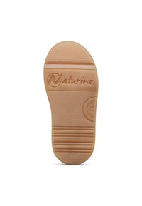 Semelle de chaussure en caoutchouc naturel beige, avec des rainures horizontales, des accents circulaires et un logo de marque en relief pour une traction et une durabilité optimales.