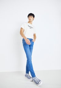 Pepe Jeans EGGO - Triko s potiskem - off white