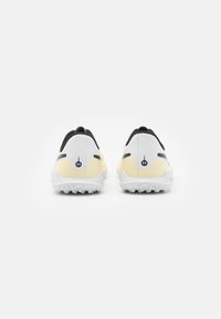 Nike Performance LEGEND 10 CLUB UNISEX - Fotballsko for gress - lemonade/black