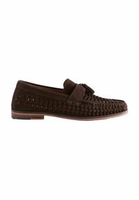 Brune ruskind moccasiner med vævet detaljer, accentueret af en bred rem og let gummisål. Klassisk design, alsidig til afslappet brug.