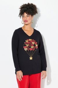 Schwarzes langärmliges V-Ausschnitt-T-Shirt mit einem goldenen und roten herzförmigen Heißluftballon-Design auf der Vorderseite. Glatte Stofftextur.