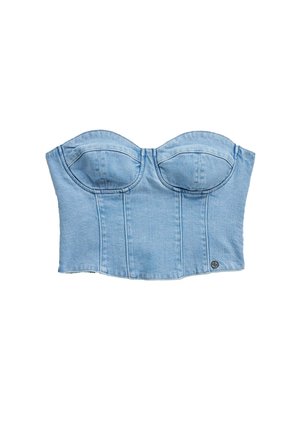 Top bustier sin tirantes de denim azul claro con costuras estructuradas y copas acolchadas, con un pequeño logo metálico redondo en la parte inferior derecha.