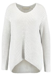 Pull en maille gris clair avec un col dégagé, des manches longues et un ourlet asymétrique. Design texturé avec une coupe ample.