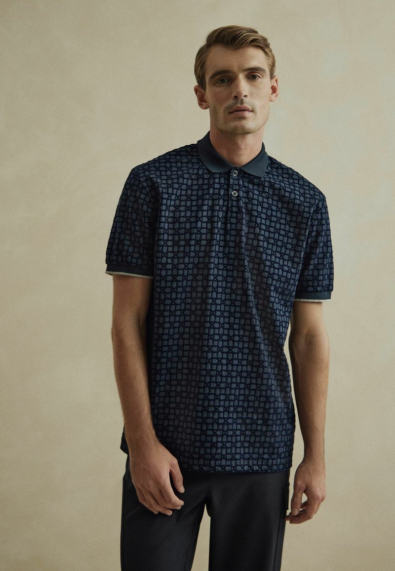 Next FLOCKED - Pikeepaita - navy blue geo