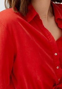 Stradivarius Blusenkleid - red